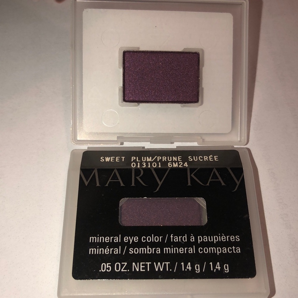 NIB- Mary Kay Mineral and Cream Eye Color. They are sold separately at $6 each. - Picture 9 of 13